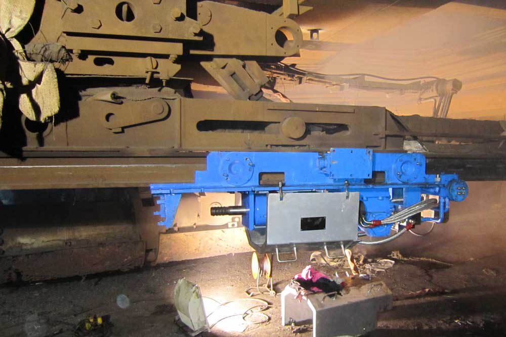 開鐵口鑿巖機工作現(xiàn)場